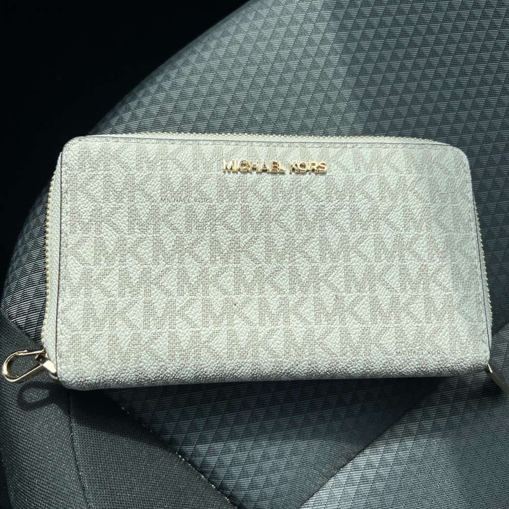 michael kors
 wallet